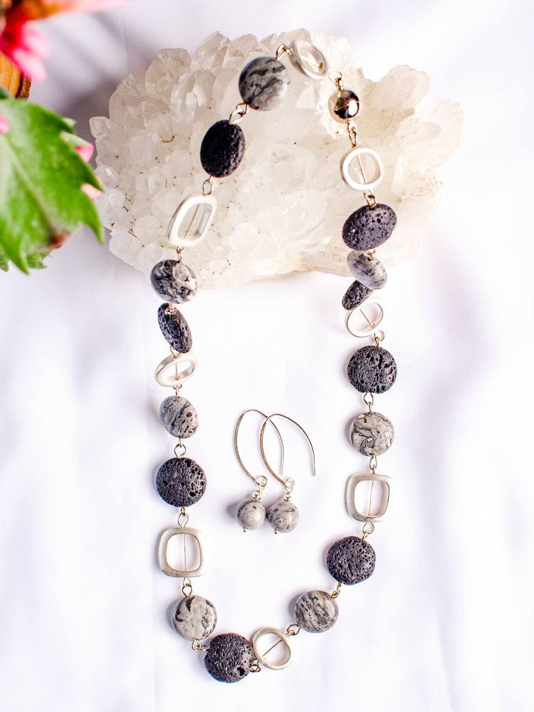 Fashion short necklace